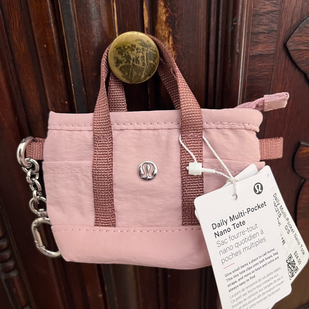 NWT lululemon Daily Multi-Pocket Nano - Picture 2 of 15